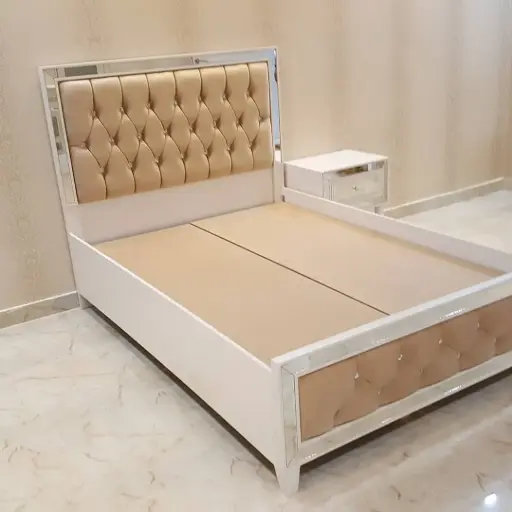 4 by 6 Brown and White Mocket Bed
